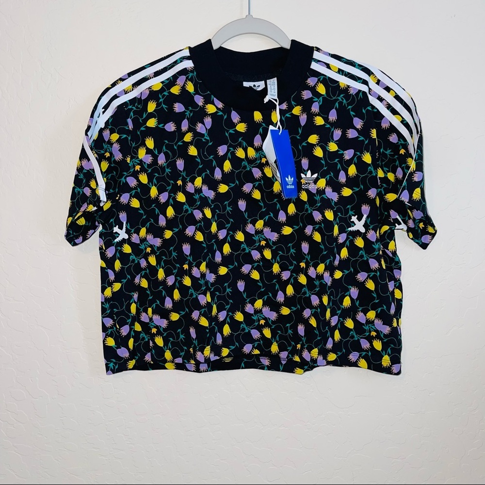 Adidas | Womens Adidas Set Cropped T-shirt/ shorts - Picture 6 of 13